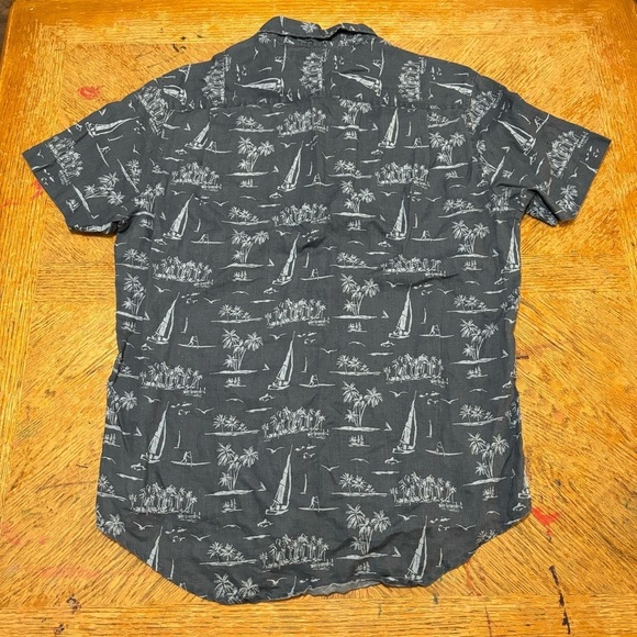 Tommy Hilfiger Hawaiian Sail Boat Shirt Mens Large Grey Custom Fit Button Up - Picture 2 of 5